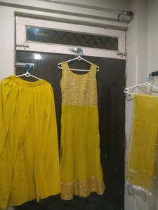 Women Naira Cut Kurta Set