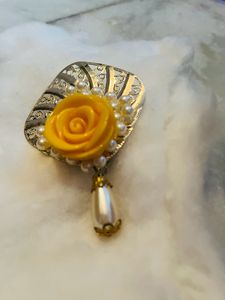 Stylish Saree Pin