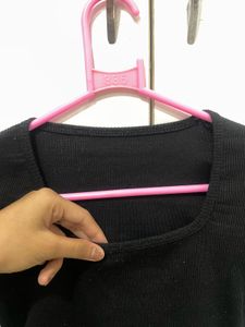 Black Long Sleeve Crop Top