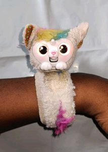 WowWee Fingerlings Hugs Unicorn
