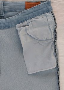 Size 30 - Skinny Fit - High Rise -