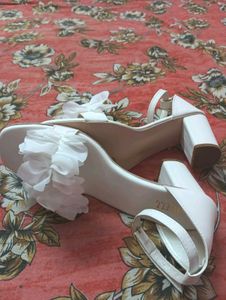 White Floral Sandals🌸