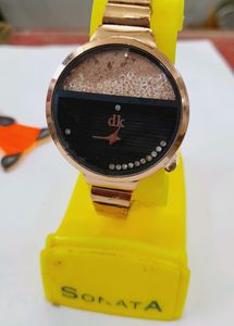 Branded QUARTZ watch ⌚️ 👌 😍✨️