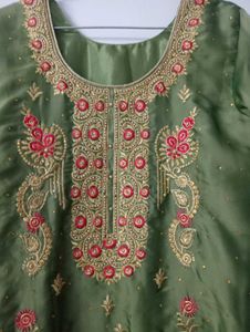 Unused Embroidered Kurta Set new hai tailor ne fit