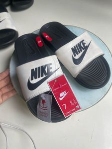 Nike Victori One Slides - Black &amp; White
