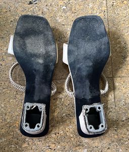 Zudio White Flats