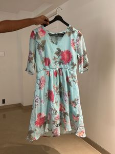 Fixed price, cute little flowery  dress