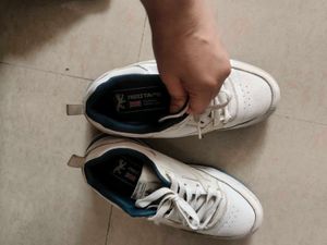 Women Redtape Sneakers