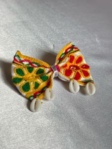 Medium Embroidered Bow with Cowrie Shells