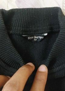 Sleeveless Black Crop Top