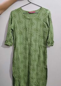 Printed Green Knew Length Kurta With 3/4 Sleeves
