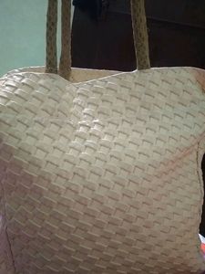 Pretty White Hand Bag