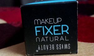 Women&#39;s Makeup Fixer