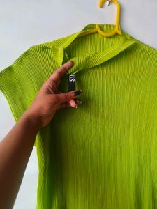 Neon green stretchable freesize high neck top