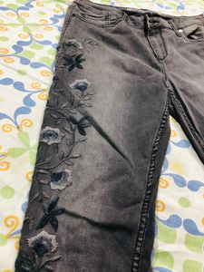 New Design Pant Look Like Jump Pant Beautiful Flower Print Black As White Colour Shade