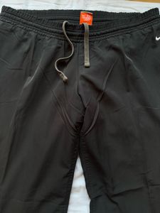 Nike Unisex Track Pant!