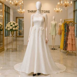 Elegant Strapless Wedding Gown