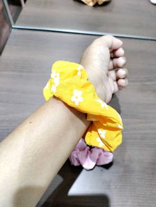 Pack Of 4 Scrunchies! VERY CUTE