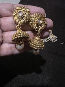 Elegant Gold Tone &amp; Pearl Earrings