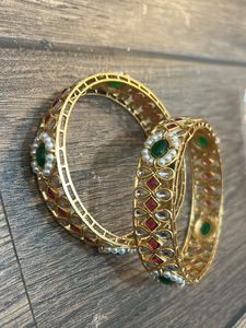 Elegant Kundan Bangle Set