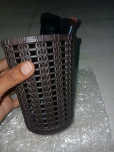 brush stand