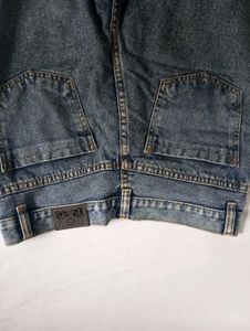 Baggy/Torn Jean