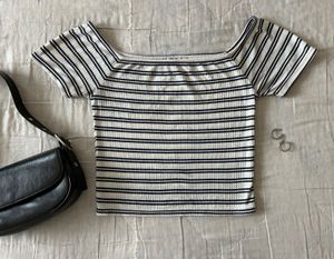 Cropped Stripped Top🤍