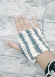 1 Pair Finger Less Gloves