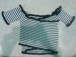 Women&#39;s Regular fit Ribbed Off-Shoulder Smocked Sh