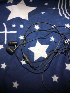 Black Wired Earphone