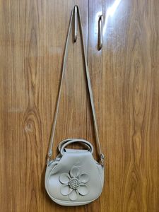 Beautiful And Trendy SLING BAG