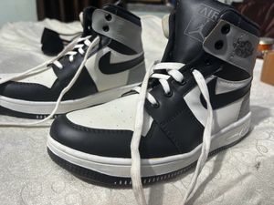 SALE‼️ NIKE JORDEN. (NEW) (fresh)