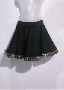 BLACK SKIRT