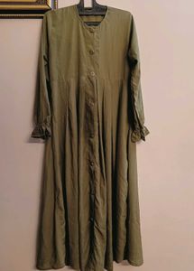 Olive Green Pleated Abaya With Shaded Scarf✨