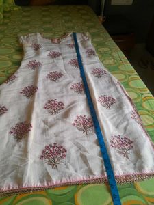 Floral Embroidered Kurta