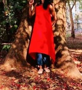 Red Sleeveless Kurta