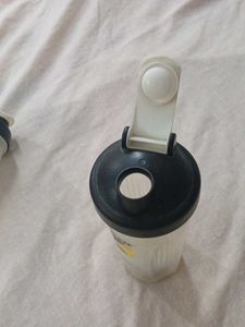 MuscleBlaze Shaker Bottle