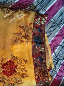 beautiful saree with stich blouse 💛