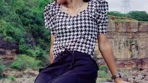 Houndstooth Puff Sleeve Top