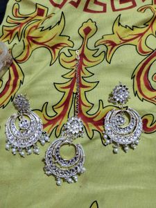 Elegant Kundan Earrings & Maang Tikka Set