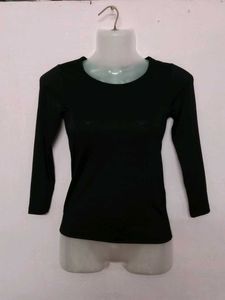 UNIQLO HEATTECH Black Tshirt