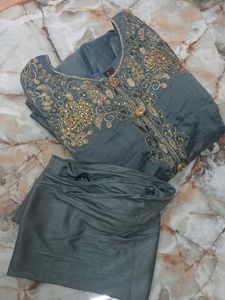 Elegant Ethnic Gown with similar legi