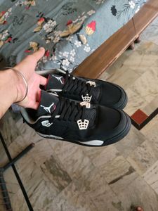 Jordan Retro 4 Black and White