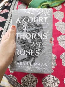 Sarah J Maas Book