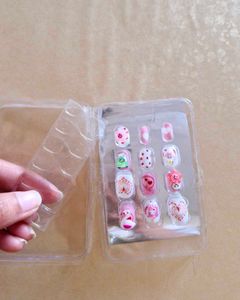 Pack Of 12 Press On Nails