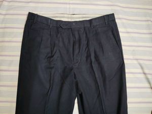 Men 38 Van Heusen Pant - Like New