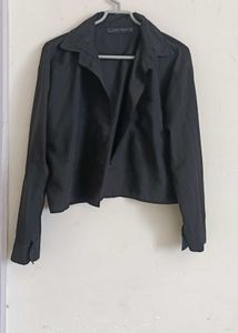 Zara Cropped Black Button-Down