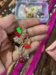 Stylish Party Wear saree pin