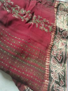 Maroon Saree With Beautiful Black And Golden Pallu