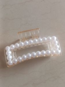 brand new korean claw clip with pearls..